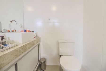 Casa à venda com 180m², 3 quartos e 2 vagasBanheiro da Suíte