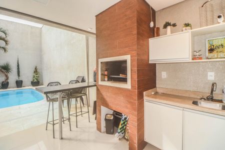Casa à venda com 180m², 3 quartos e 2 vagasPátio