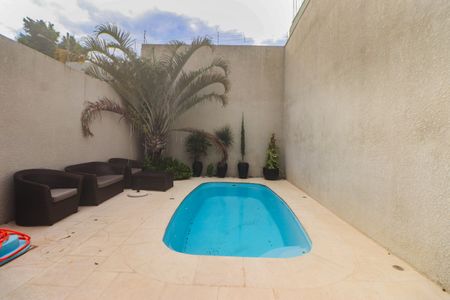 Casa à venda com 180m², 3 quartos e 2 vagasPátio