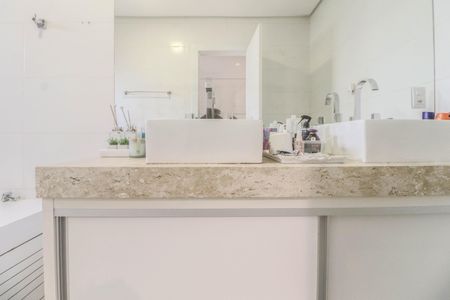 Casa à venda com 180m², 3 quartos e 2 vagasBanheiro da Suíte