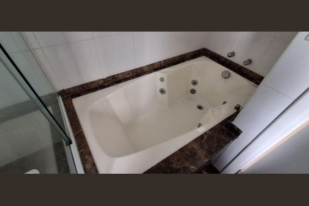 Apartamento à venda com 180m², 4 quartos e 3 vagasBanheiro Suíte 3