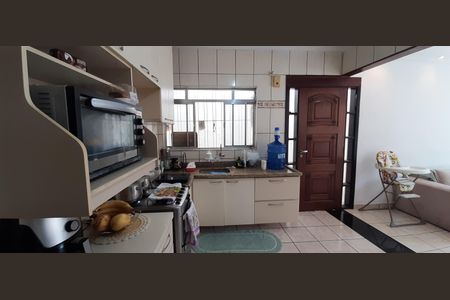 Casa à venda com 171m², 4 quartos e 4 vagas Casa à venda com 171m², 4 quartos e 4 vagasCozinha