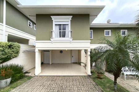 Casa de condomínio à venda com 220m², 3 quartos e 4 vagasFachada