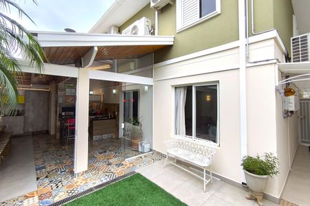 Casa de condomínio à venda com 220m², 3 quartos e 4 vagasQuintal e Churrasqueira