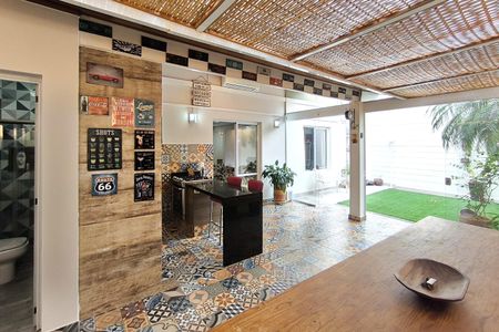 Casa de condomínio à venda com 220m², 3 quartos e 4 vagasQuintal e Churrasqueira