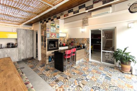 Casa de condomínio à venda com 220m², 3 quartos e 4 vagasQuintal e Churrasqueira