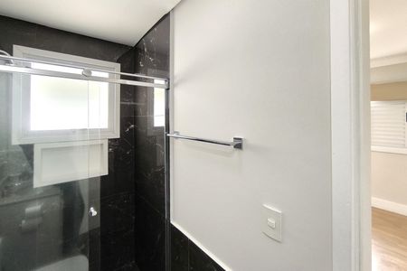 Casa de condomínio à venda com 220m², 3 quartos e 4 vagasBanheiro da Suíte 2