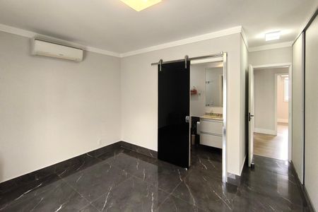 Casa de condomínio à venda com 220m², 3 quartos e 4 vagasSuíte 1