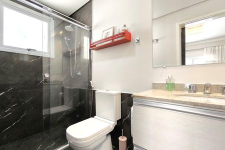 Casa de condomínio à venda com 220m², 3 quartos e 4 vagasBanheiro da Suíte 1