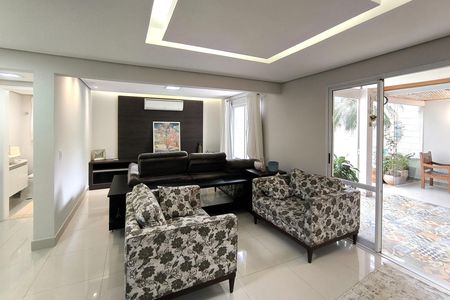 Casa de condomínio à venda com 220m², 3 quartos e 4 vagasSala