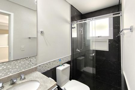 Casa de condomínio à venda com 220m², 3 quartos e 4 vagasBanheiro da Suíte 2