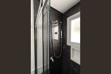 Casa de condomínio à venda com 220m², 3 quartos e 4 vagasBanheiro da Suíte 2