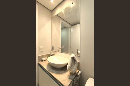 Casa de condomínio à venda com 220m², 3 quartos e 4 vagasBanheiro 5 - Lavabo