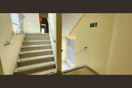 Apartamento para alugar com 90m², 2 quartos e sem vagaEscada