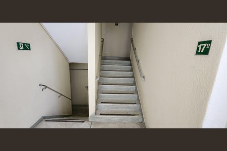 Apartamento para alugar com 90m², 2 quartos e sem vagaEscada