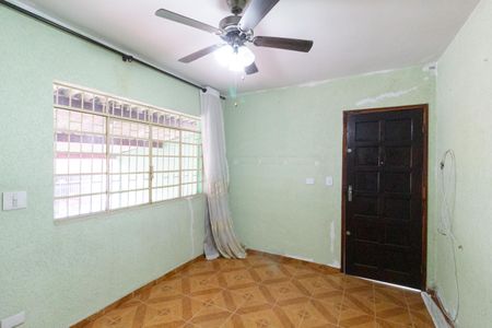 Casa à venda com 100m², 3 quartos e 4 vagasSala