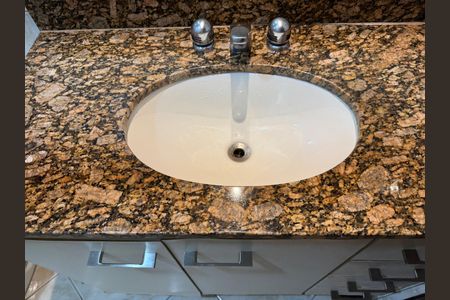 Apartamento à venda com 85m², 3 quartos e 1 vaga Apartamento à venda com 85m², 3 quartos e 1 vagaBanheiro Social