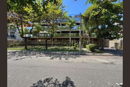 Apartamento à venda com 85m², 3 quartos e 1 vaga Apartamento à venda com 85m², 3 quartos e 1 vagaFachada