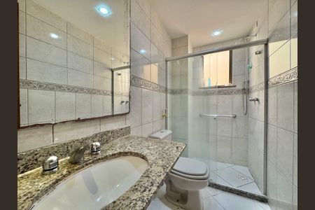 Apartamento à venda com 85m², 3 quartos e 1 vaga Apartamento à venda com 85m², 3 quartos e 1 vagaBanheiro Social