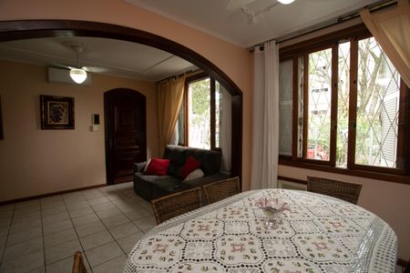 Casa à venda com 130m², 3 quartos e 4 vagasSala