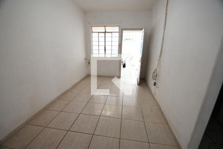 Casa à venda com 180m², 3 quartos e 2 vagasSala