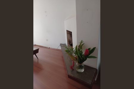 Casa à venda com 132m², 3 quartos e 2 vagas Casa à venda com 132m², 3 quartos e 2 vagasSala