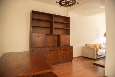 Casa à venda com 132m², 3 quartos e 2 vagas Casa à venda com 132m², 3 quartos e 2 vagasSala