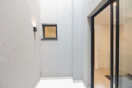 Casa à venda com 90m², 3 quartos e 1 vaga Casa à venda com 90m², 3 quartos e 1 vagaCorredor de Acesso - Jardim de Inverno