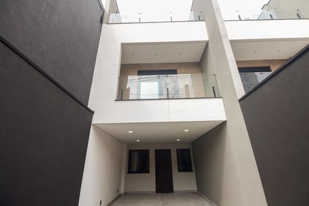 Casa à venda com 90m², 3 quartos e 1 vaga Casa à venda com 90m², 3 quartos e 1 vagaFachada