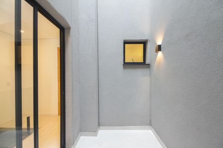 Casa à venda com 135m², 3 quartos e 2 vagas Casa à venda com 135m², 3 quartos e 2 vagasCorredor de Acesso - Jardim de Inverno