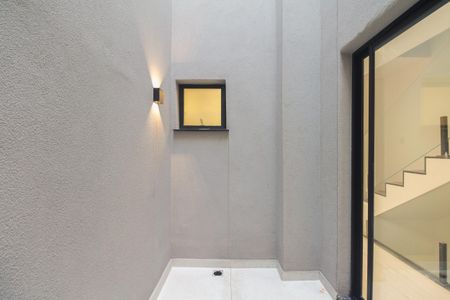 Casa à venda com 135m², 3 quartos e 2 vagas Casa à venda com 135m², 3 quartos e 2 vagasCorredor de Acesso - Jardim de Inverno