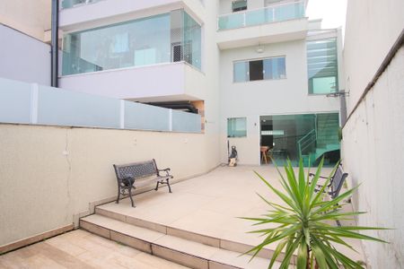 Casa à venda com 330m², 3 quartos e 4 vagasQuintal