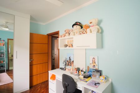 Casa à venda com 330m², 3 quartos e 4 vagasSuíte 2