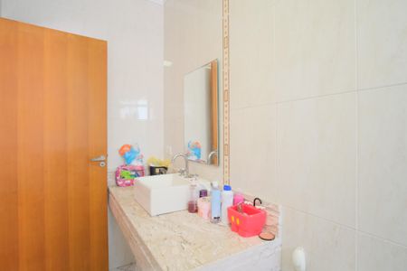 Casa à venda com 330m², 3 quartos e 4 vagasBanheiro da Suíte 2