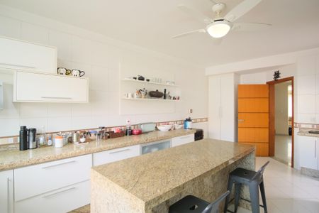 Casa à venda com 330m², 3 quartos e 4 vagasCozinha