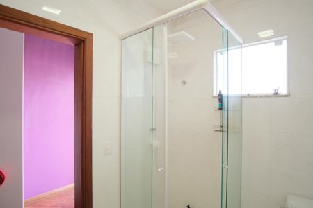 Casa à venda com 330m², 3 quartos e 4 vagasBanheiro da Suíte 1