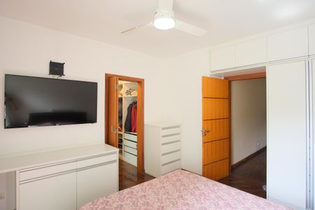 Casa à venda com 330m², 3 quartos e 4 vagasSuíte 3