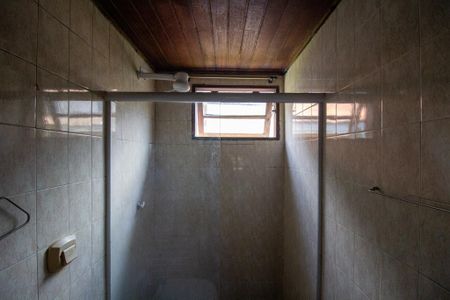 Casa de condomínio à venda com 250m², 4 quartos e 3 vagasBanheiro Social