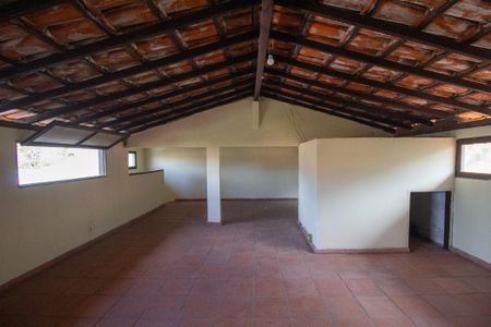 Casa de condomínio à venda com 250m², 4 quartos e 3 vagasSótão