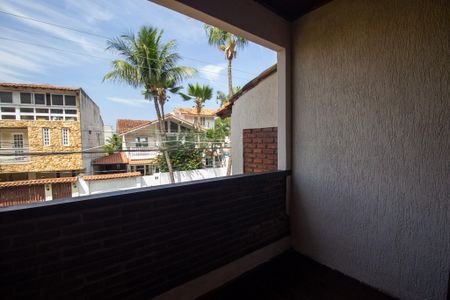 Casa de condomínio à venda com 250m², 4 quartos e 3 vagasSacada da Suíte