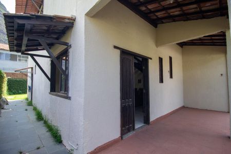 Casa de condomínio à venda com 250m², 4 quartos e 3 vagasQuintal