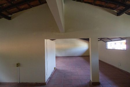 Casa de condomínio à venda com 250m², 4 quartos e 3 vagasSótão