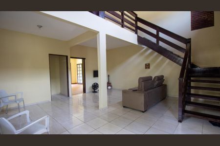 Casa de condomínio à venda com 250m², 4 quartos e 3 vagasSala