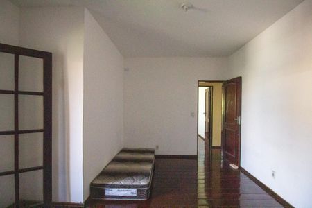 Casa de condomínio à venda com 250m², 4 quartos e 3 vagasSuíte