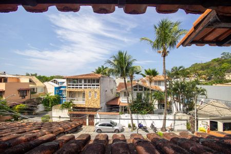 Casa de condomínio à venda com 250m², 4 quartos e 3 vagasVista do Sótão