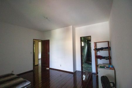 Casa de condomínio à venda com 250m², 4 quartos e 3 vagasSuíte