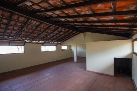 Casa de condomínio à venda com 250m², 4 quartos e 3 vagasSótão