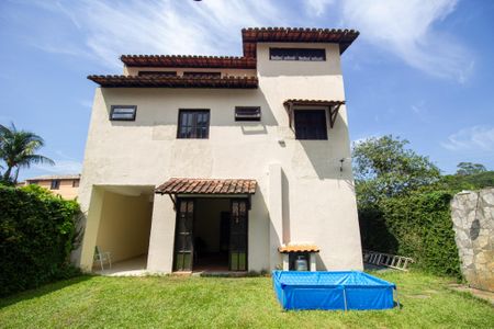 Casa de condomínio à venda com 250m², 4 quartos e 3 vagasQuintal