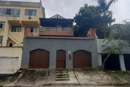 Casa para alugar com 220m², 3 quartos e 2 vagasFachada