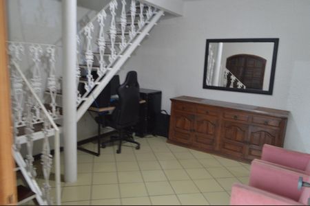 Casa para alugar com 220m², 3 quartos e 2 vagasSaleta